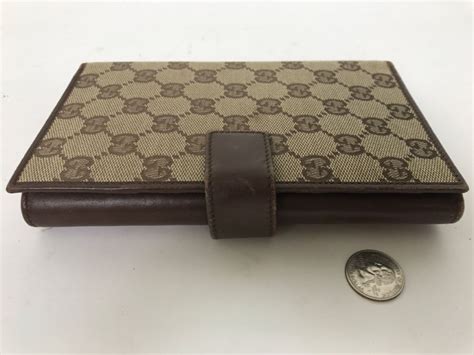 what are gucci wallets made of